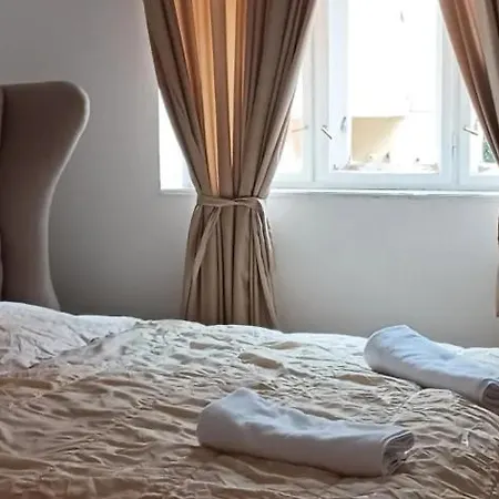 شقة Piramida