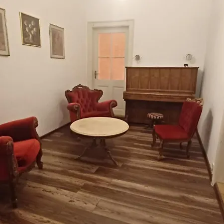 Piramida Apartman *
